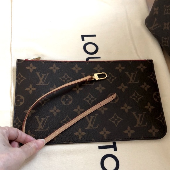 RED 🌺🌺LIKE NEW 🌺🌺 Louis Vuitton Neverfull Pochette - Picture 1 of 5